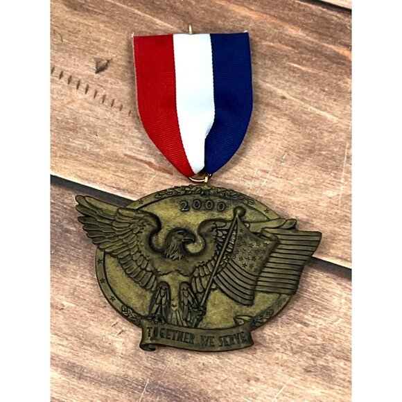 2000 HALLMARK KEEPSAKE ORNAMENT QX8021 TOGETHER WE SERVE - Picture 1 of 6